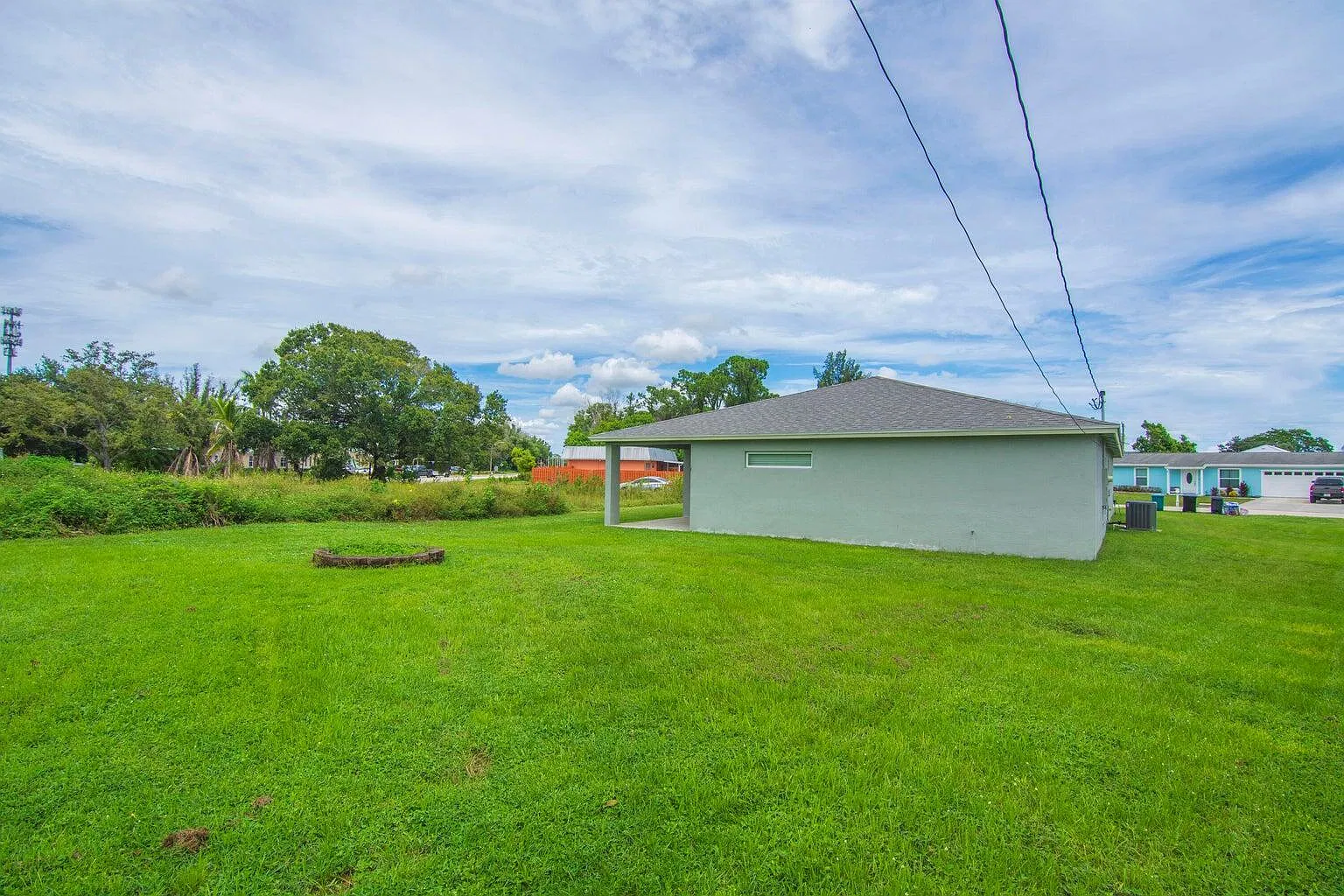 4 bed, 2.0 bath, 1833 sqft, $2,600 — Photo 3