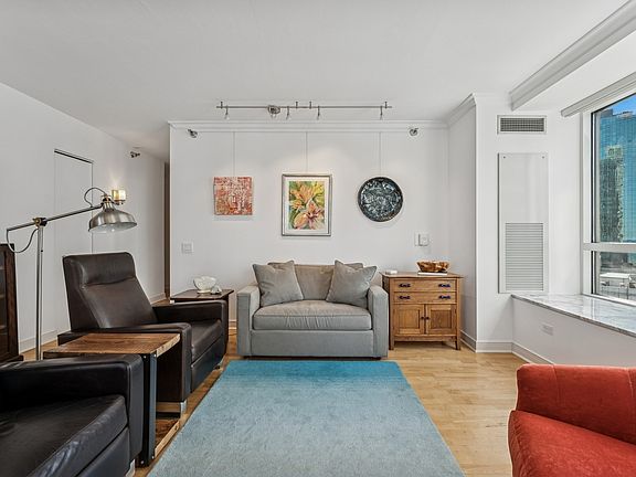 4th image of 512 N McClurg Ct APT 2601