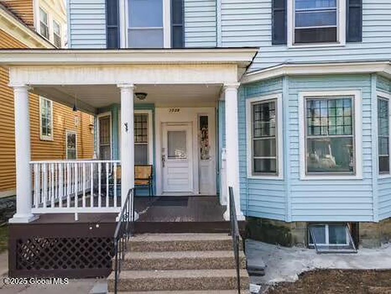 4th image of 1039 Parkwood Boulevard