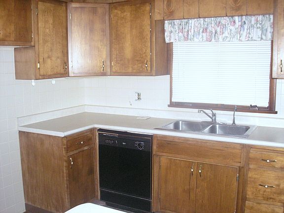 2nd image of 301 E 79th Ave
