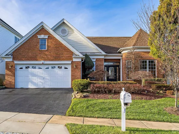 16 Winnie Palmer Ct, Monroe Township, NJ 08831