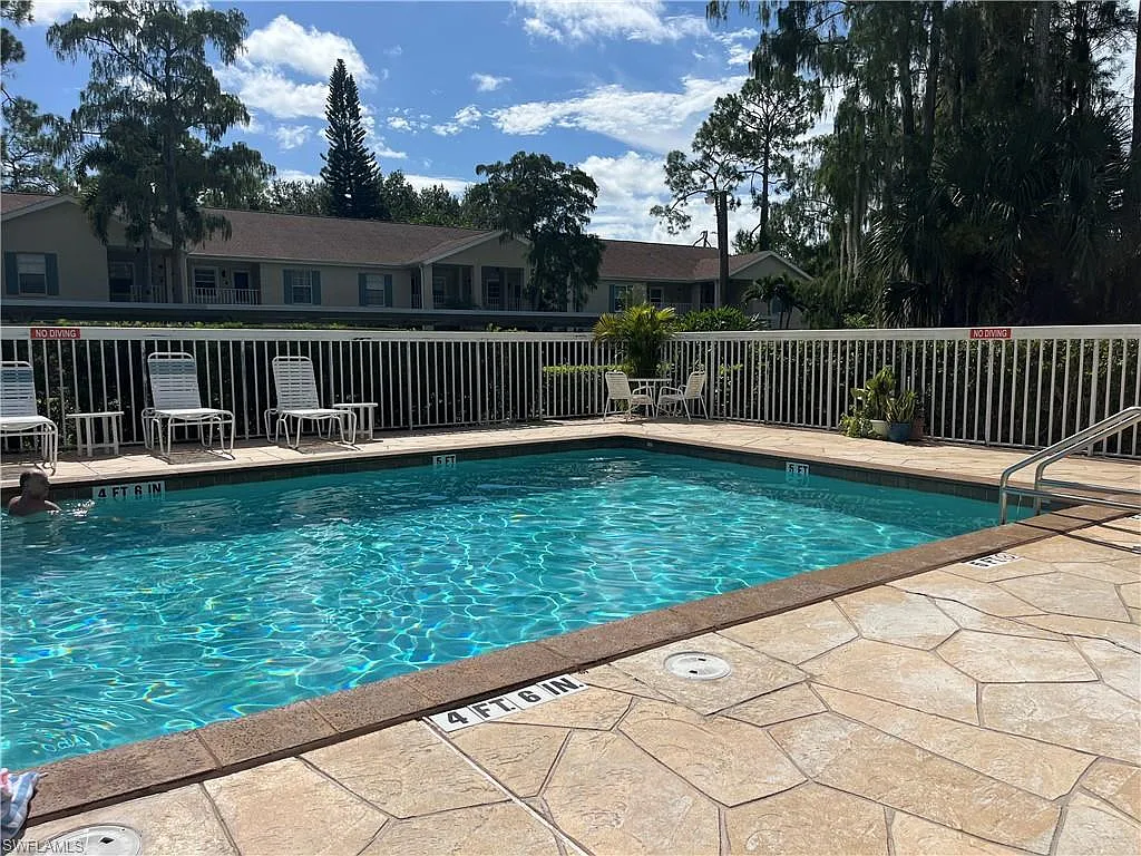 2 bed, 2.0 bath, 962 sqft, $1,900 — Photo 2
