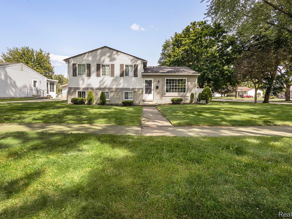 1st image of 44202 Whithorn Dr