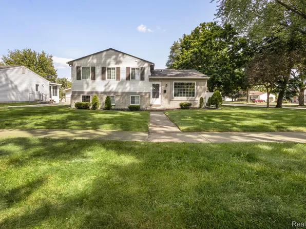 44202 Whithorn Dr, Sterling Heights, MI 48313