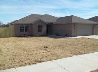 713 Olivia Ln, Centerton, AR 72719