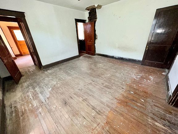 4th image of 1667 1st Ave