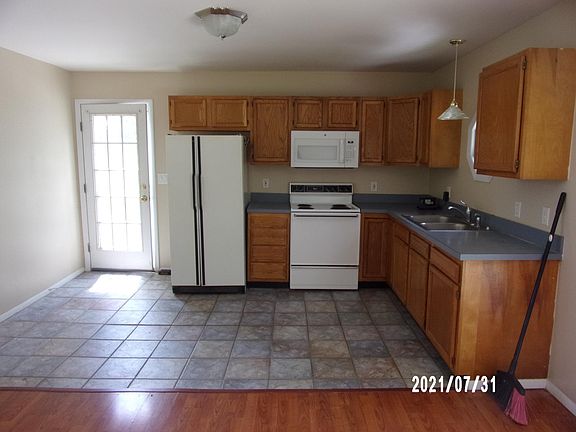 Eat in kitchen
