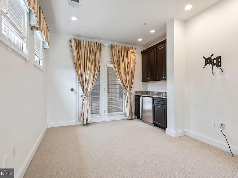8319 Quarry Manor Ter — Photo 37