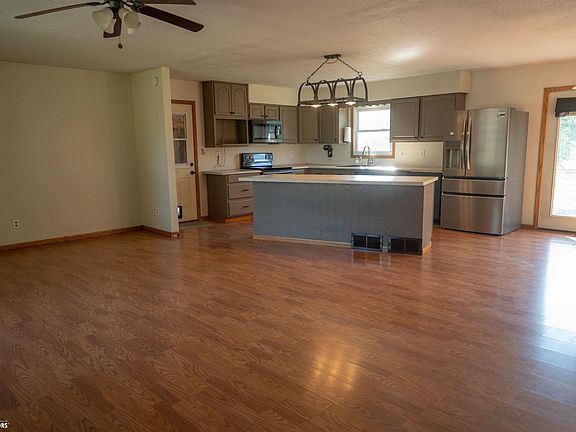 5th image of 421 Orleans Ct