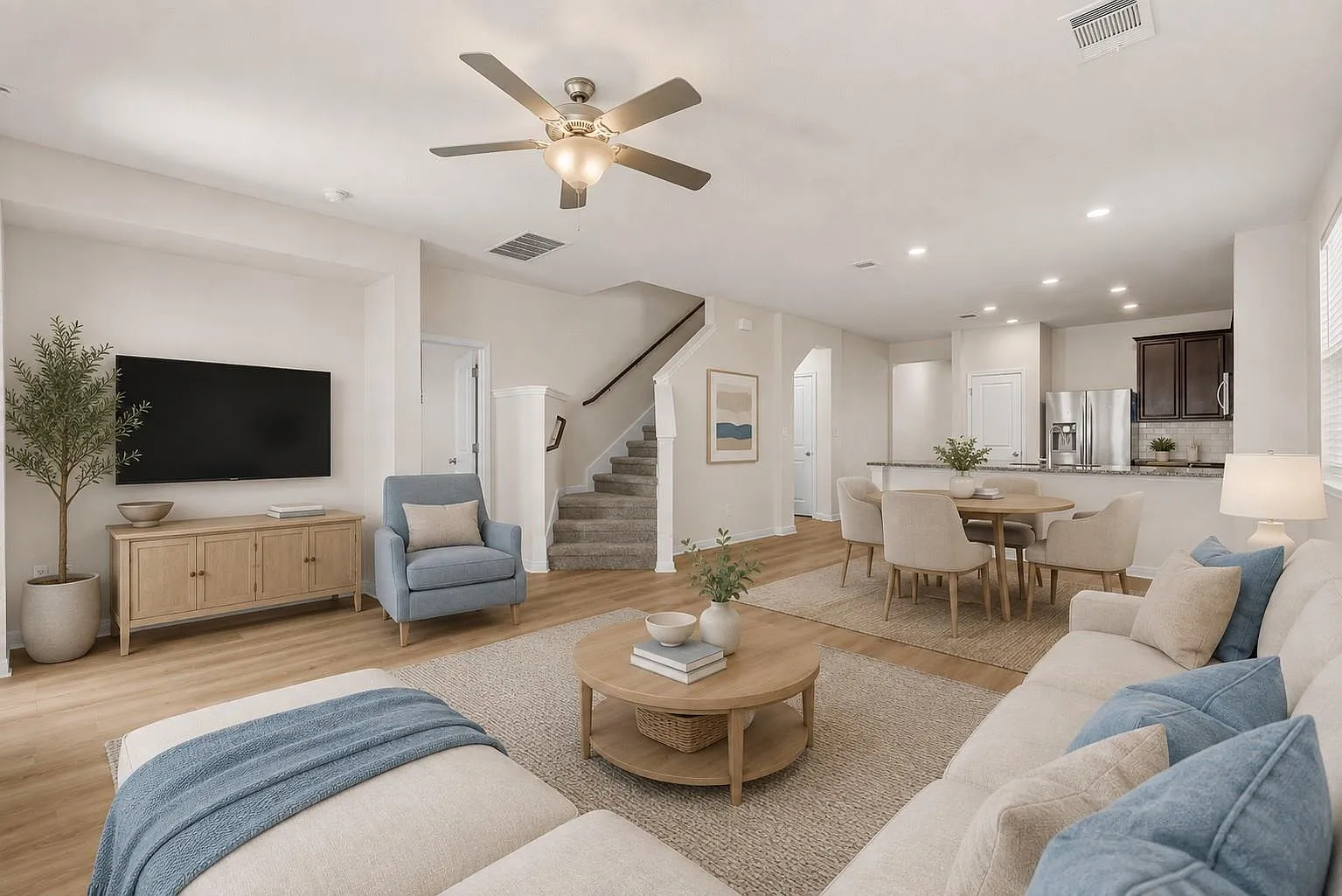 6 bed, 3.5 bath, 2866 sqft, $2,975 — Photo 2