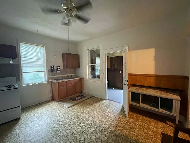 300 Sortwell St #B — Photo 18