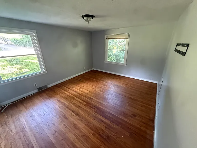 315 Hyde Park Dr — Photo 5
