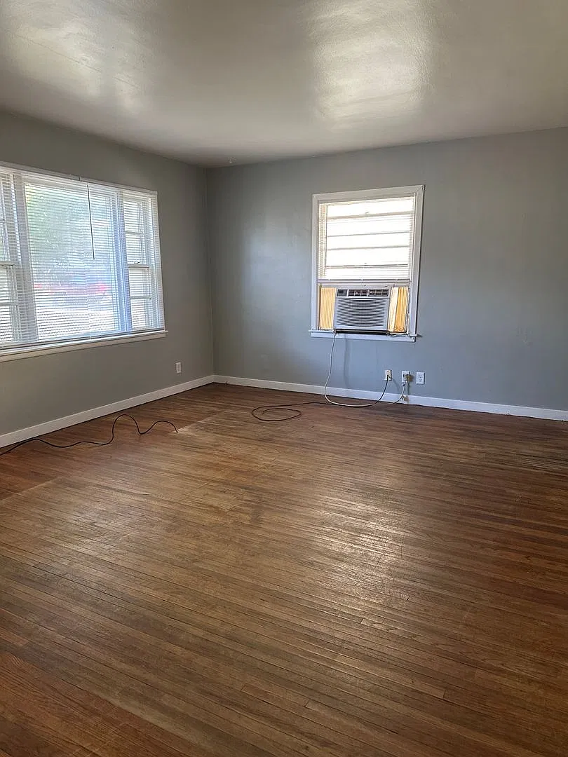 2 Bedroom, 1 Bath Single Family Home 138 Madison St Waterloo in the Highland School District! — Photo 2