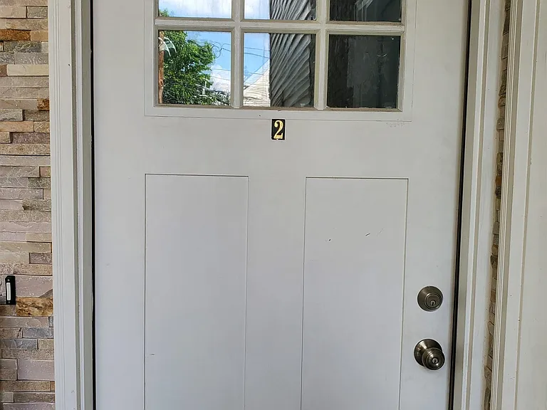 84 Andrew St — Photo 2
