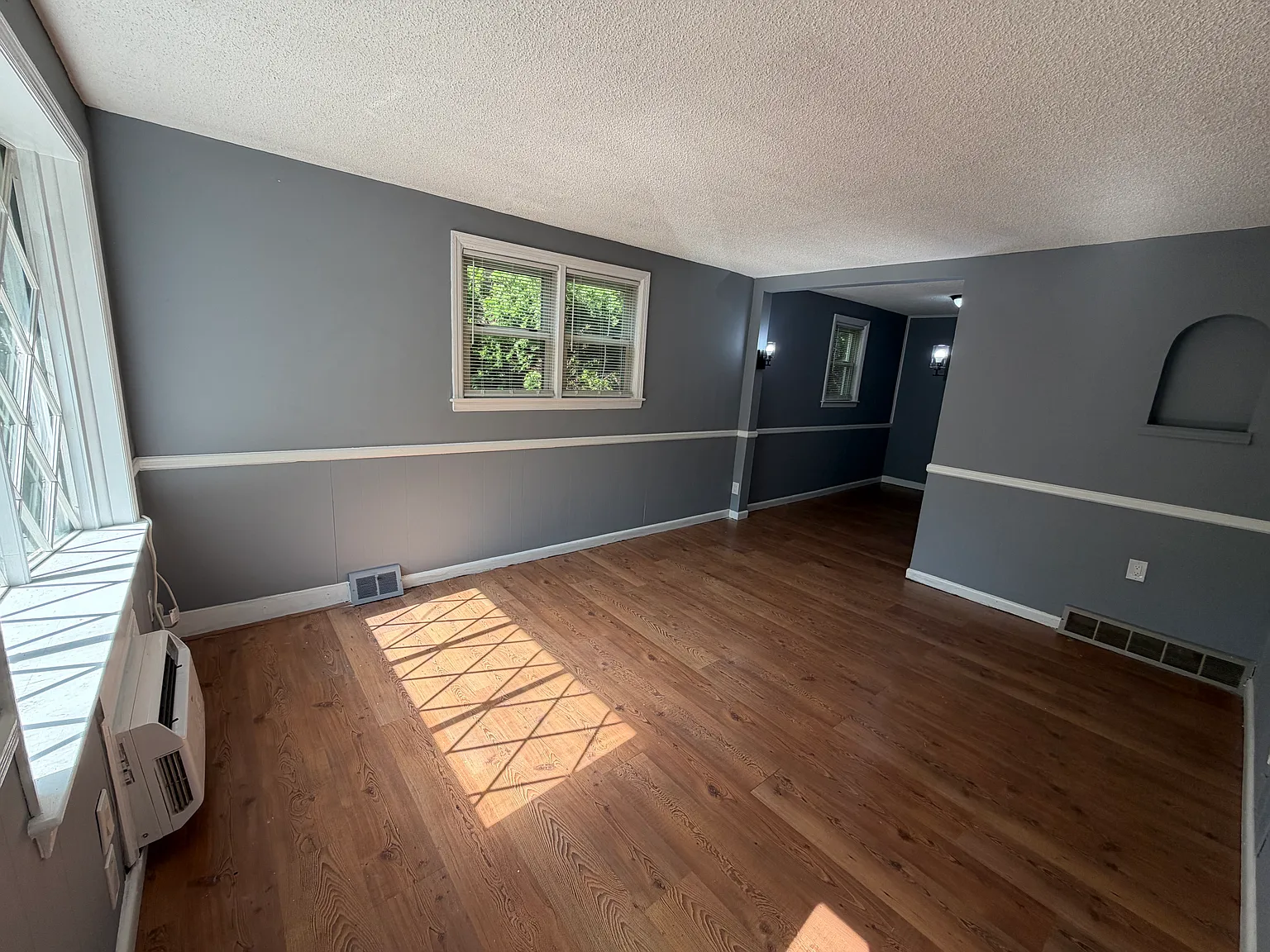 3 bed, 1072 sqft, $2,525 — Photo 4