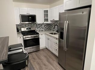 501 Cricket Ln, Woodbridge, NJ 07095