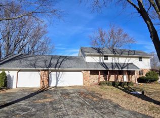 8231 Highview Dr, Winnebago, IL 61088