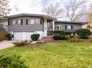 2916 Arlington Ave, Highland Park, IL 60035