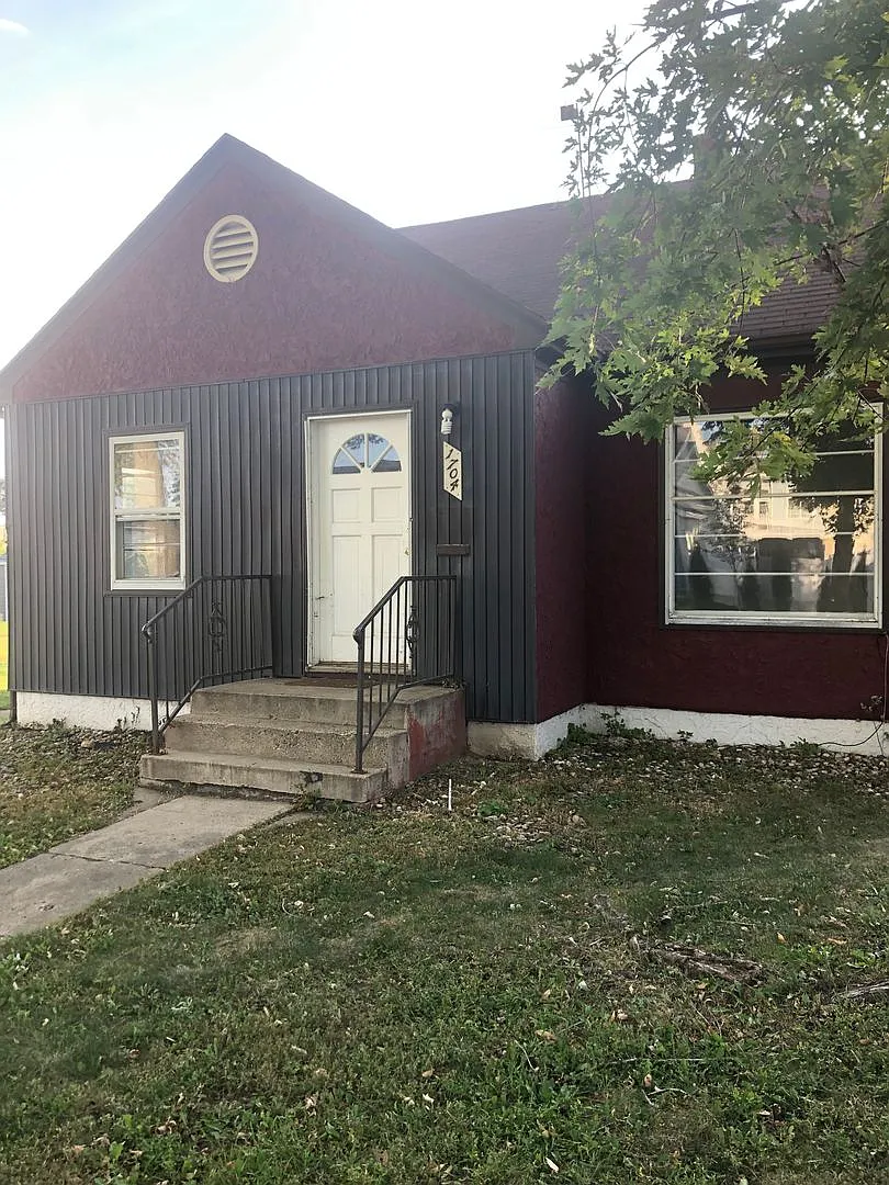 Building Photo - 1704 S 8th Ave