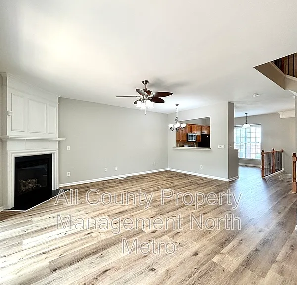1033 Thornborough Dr — Photo 11