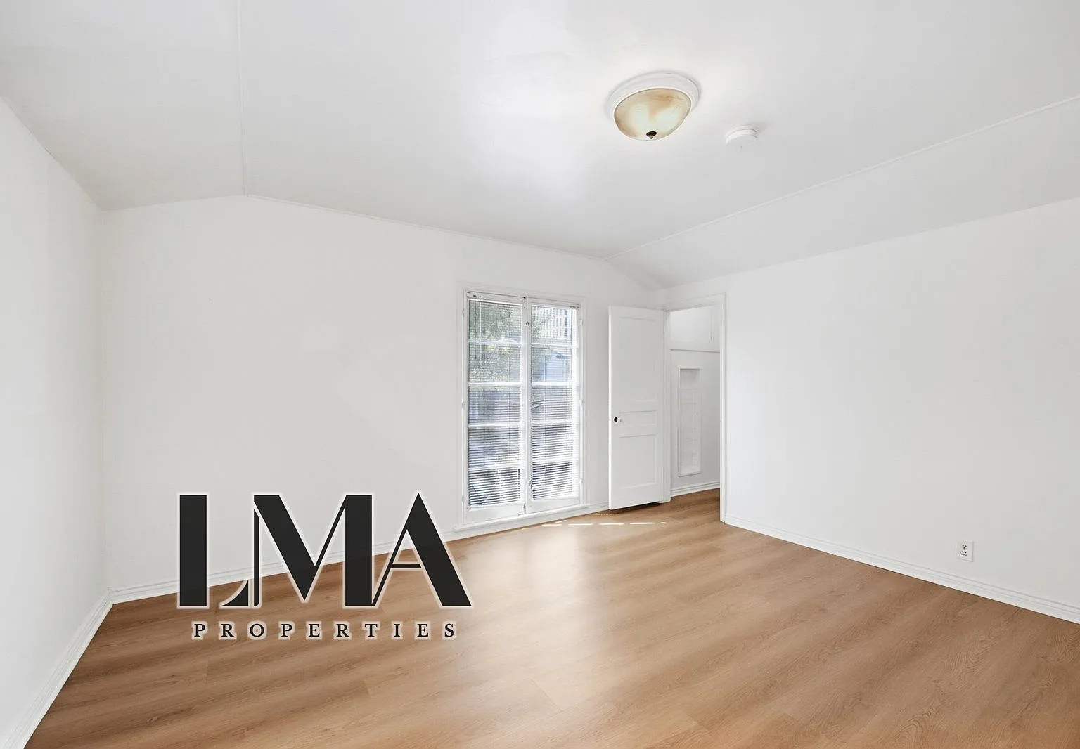 1 bed, 1.0 bath, 950 sqft, $3,300 — Photo 4