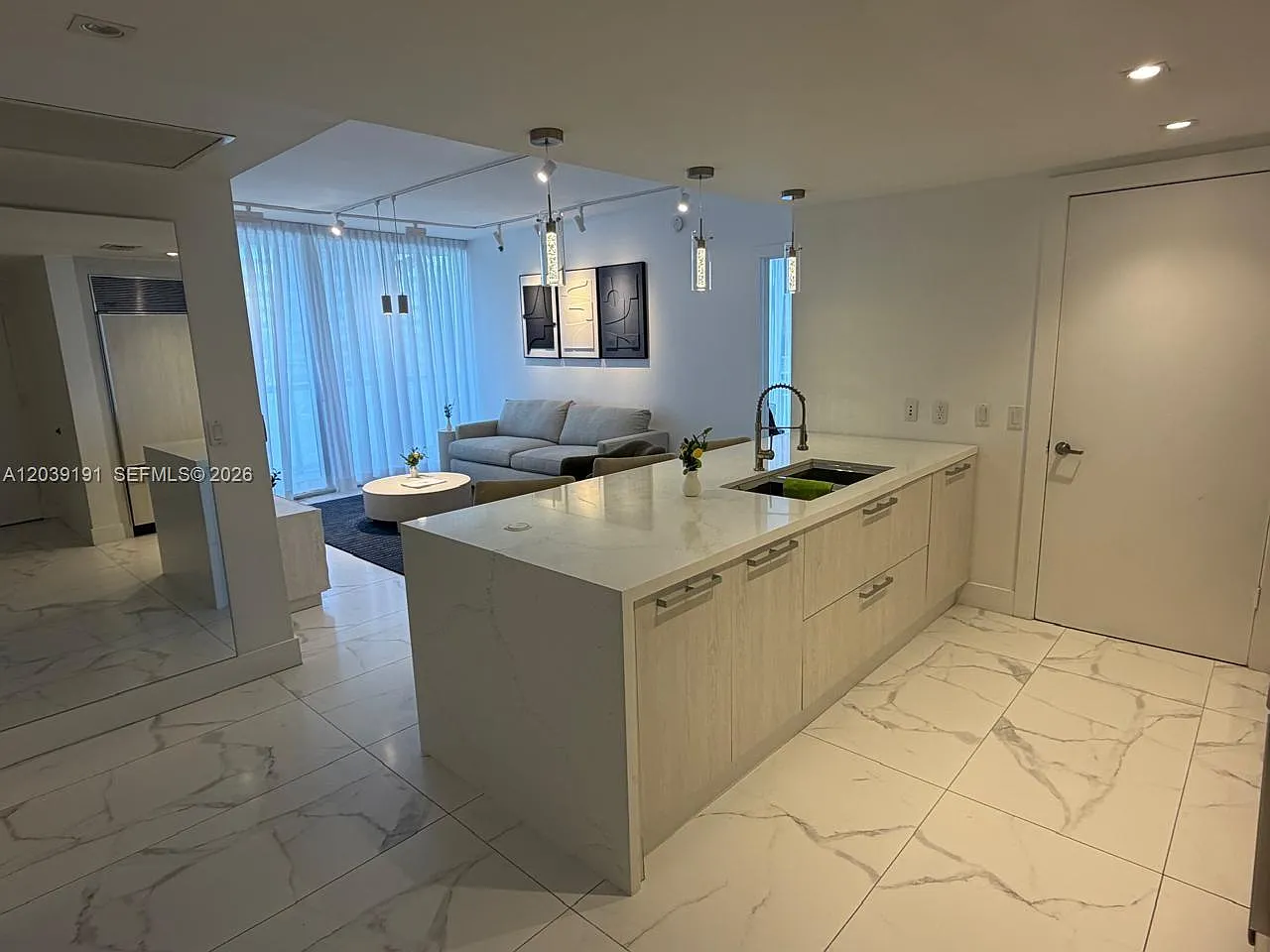 Iconbrickell Condo No 1 — Photo 2
