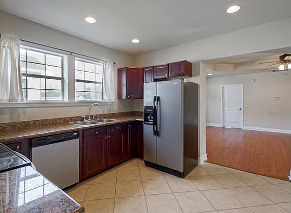 5th image of 3945 Clermont Dr