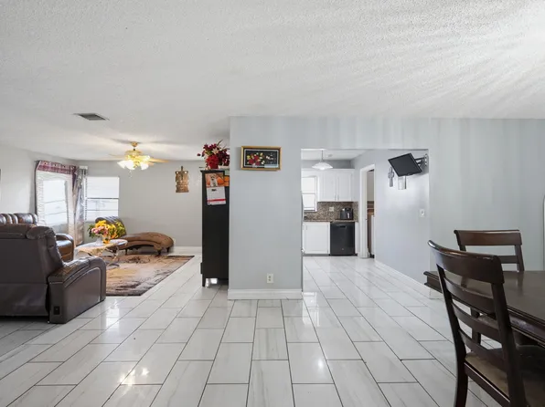 1301 SW 75th Avenue, North Lauderdale, FL 33068