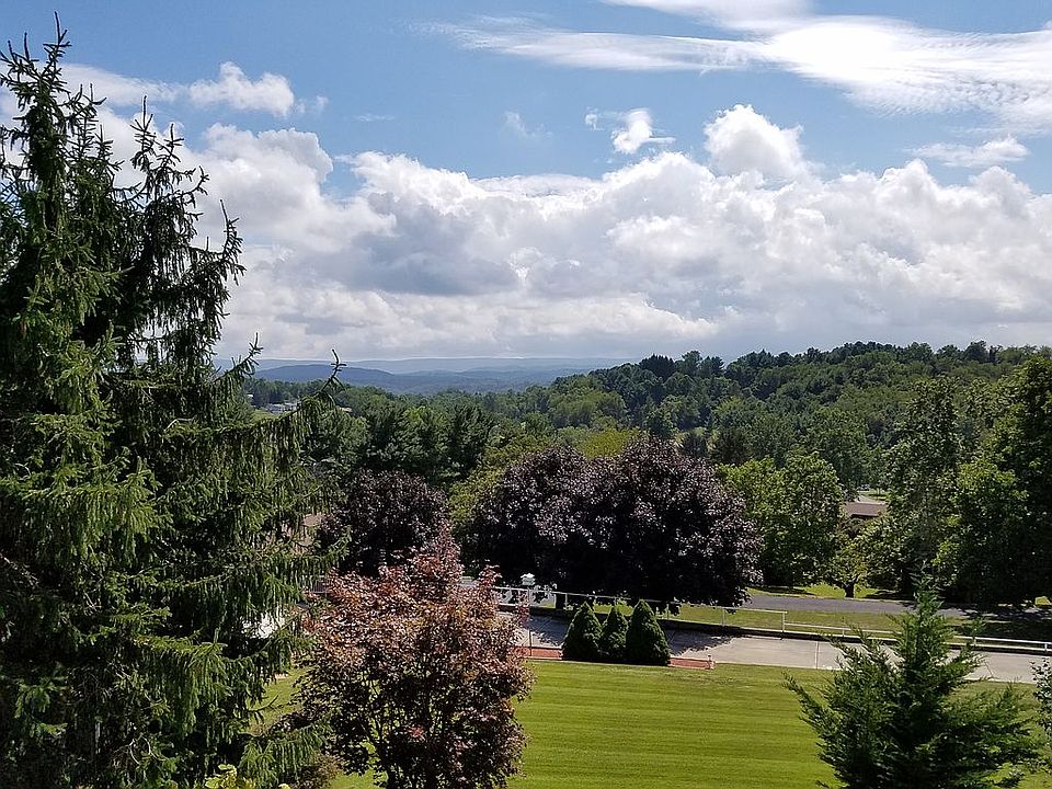 2nd image of 264 Hillcrest Dr
