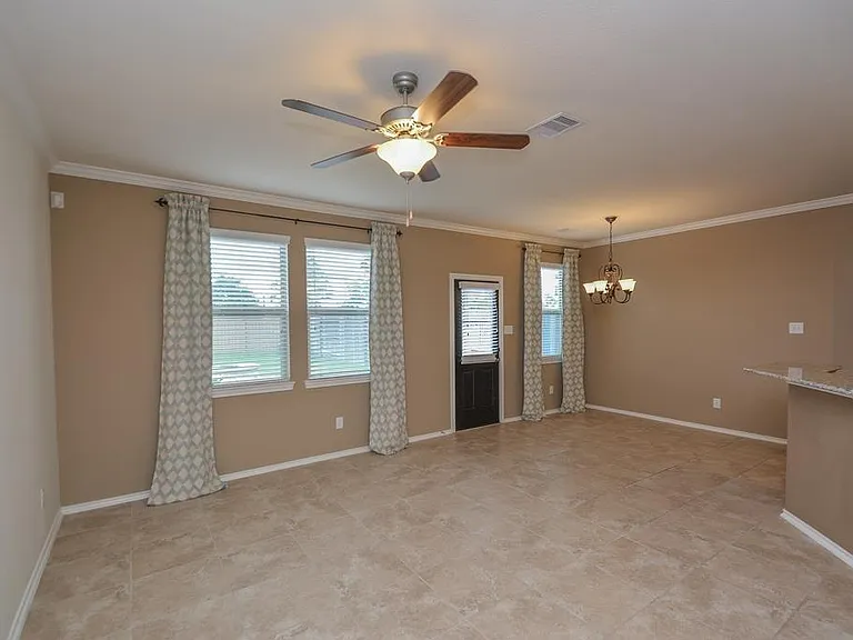 6490 Calgary Woods Ln — Photo 9