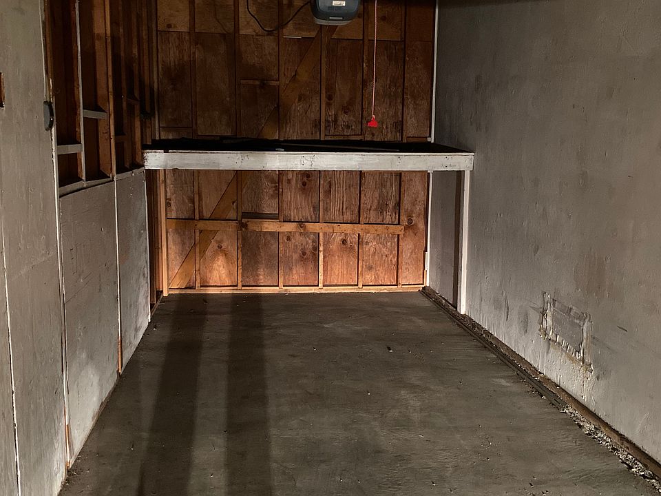 1st image of 673 W 22nd St