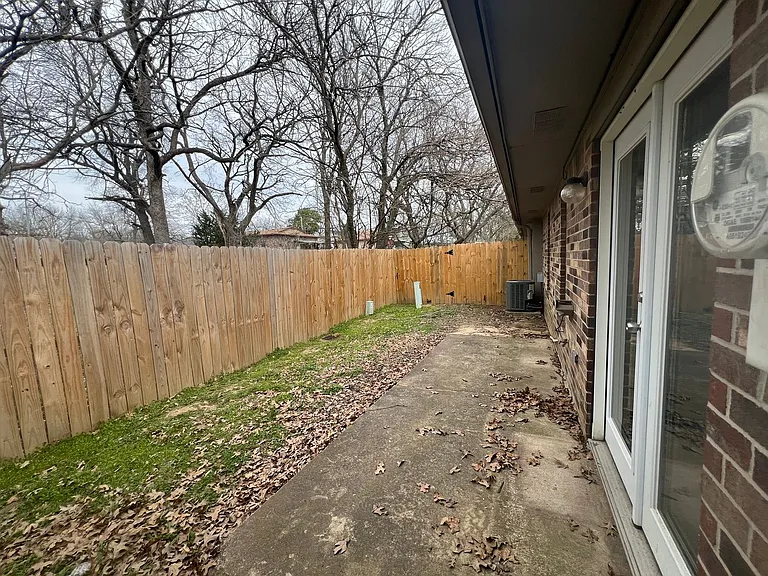 824-930 Railhead Dr — Photo 28