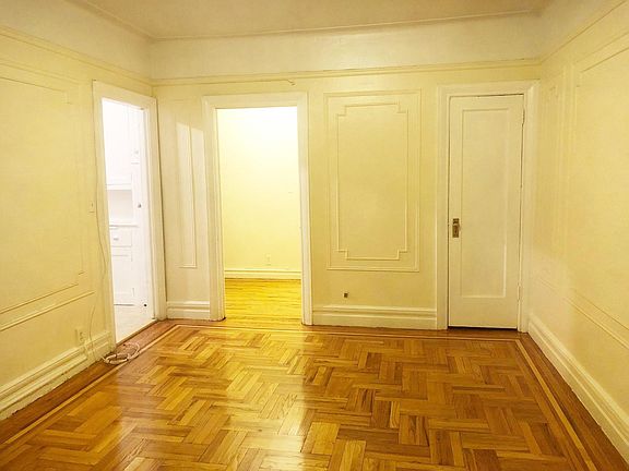 3rd image of 34 Pier St