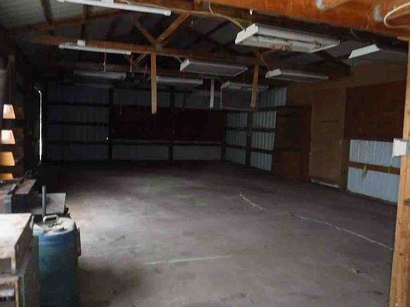 4th image of 16391 Shelby St