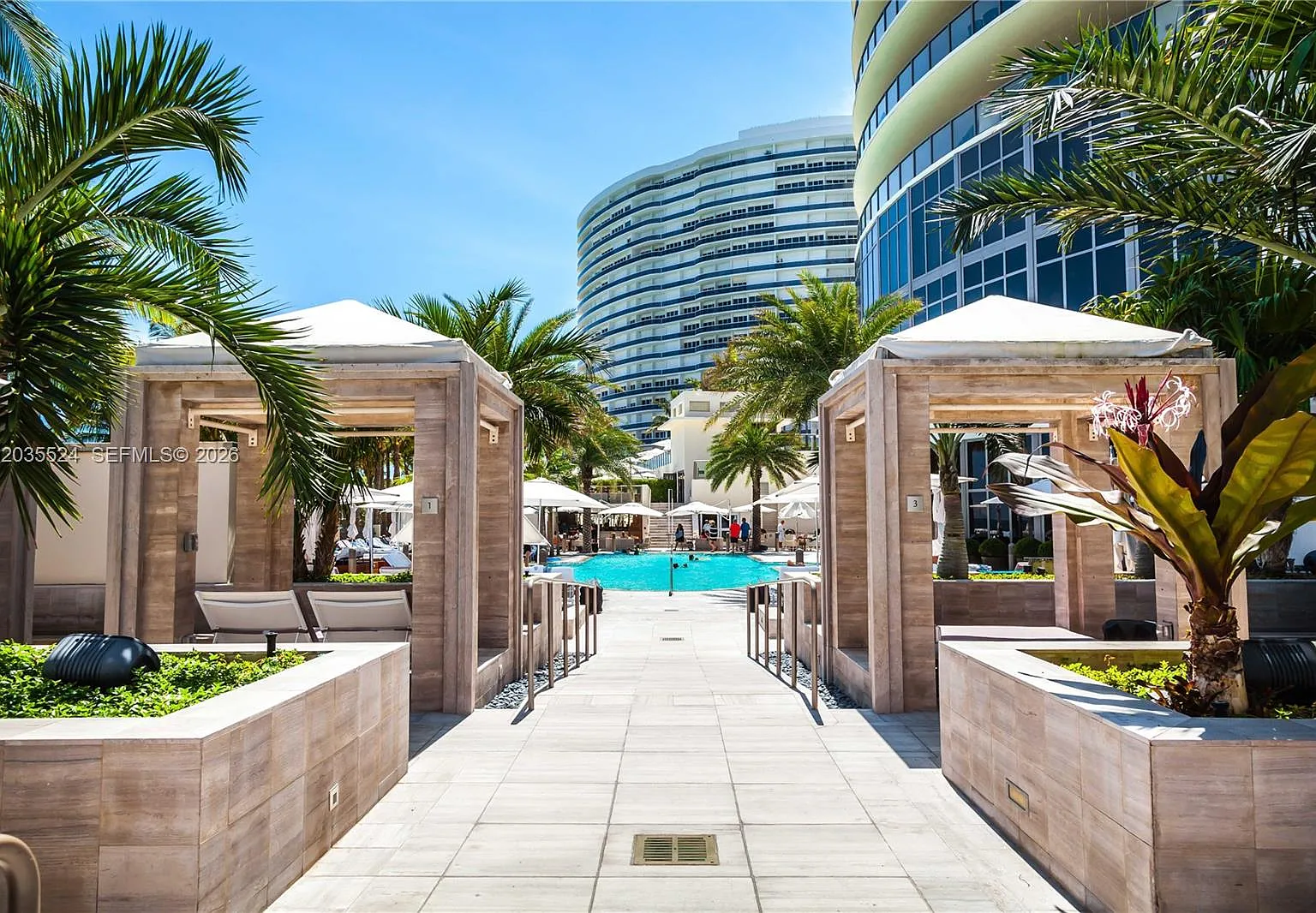 Bal Harbour Center Condo — Photo 3