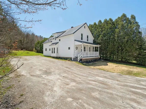 207 Maple Street, Newport, NH 03773