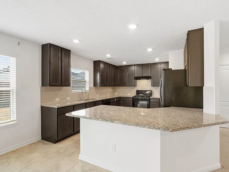647 Ash Mill Dr — Photo 2