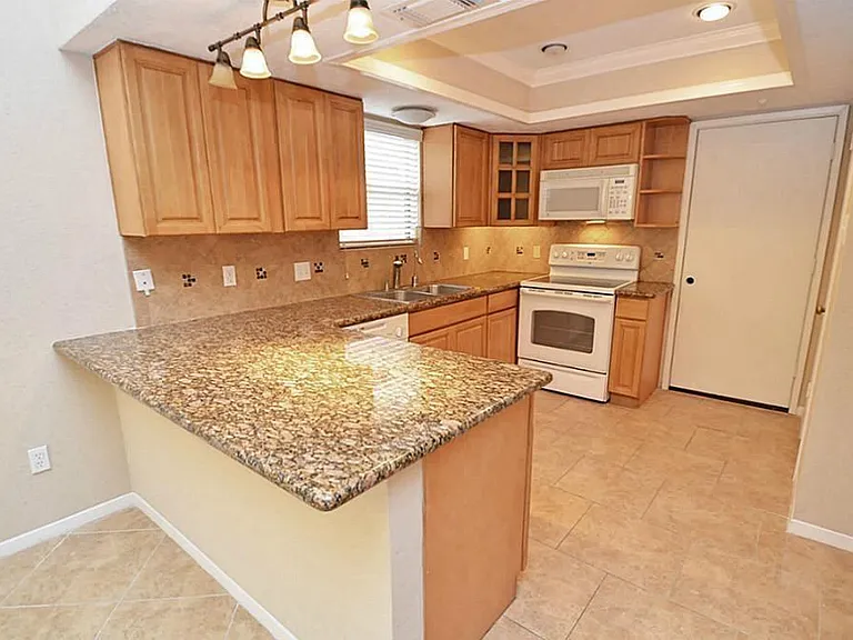 3130 Frontier Dr — Photo 6
