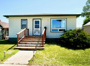 1209 6th Ave SE, Jamestown, ND 58401