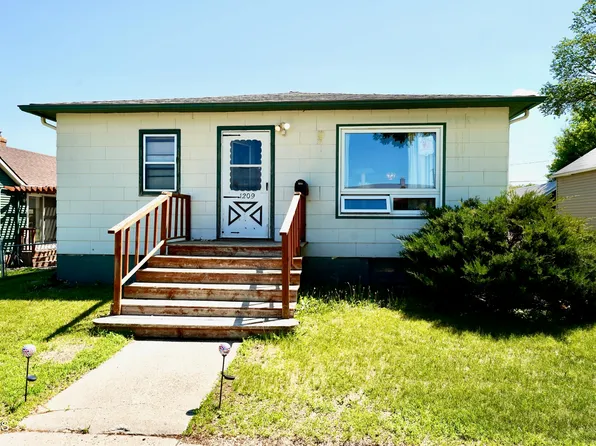 1209 6th Ave SE, Jamestown, ND 58401