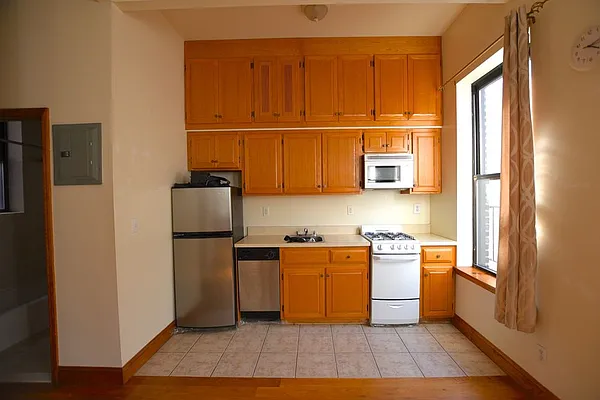 Rented by Your Vanity Realty | media 22