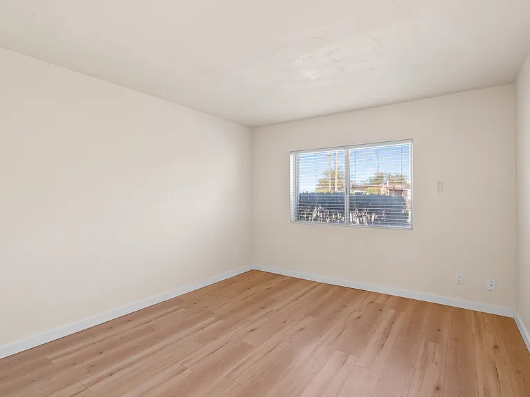 280 S Atlanta Dr — Photo 17