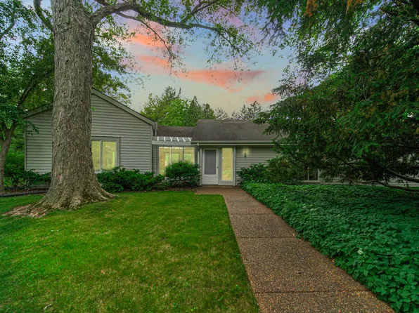 410 N Bradley Rd, Lake Forest, IL 60045