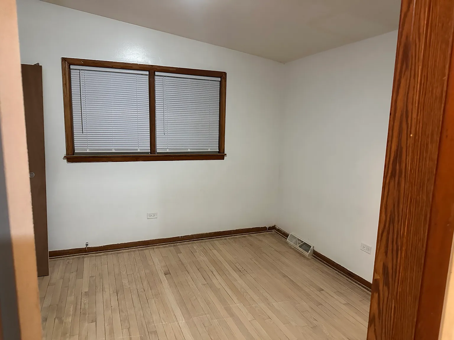 3 bed, 1.5 bath, 1250 sqft, $2,200 — Photo 4