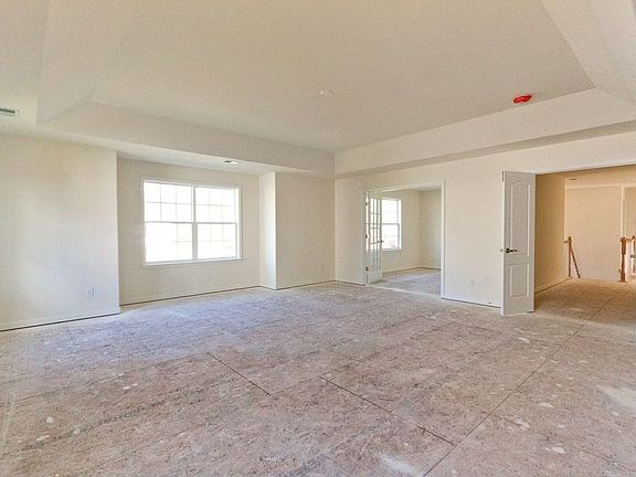 5th image of 20 Towering Oaks Dr
