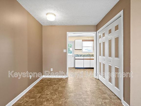 5th image of 306-901 Thompsonville Ln