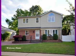 1671 Stewart Ave, New Hyde Park, NY 11040