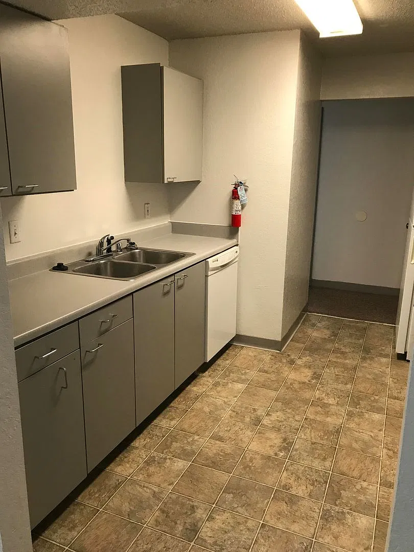 Regents Court Apartments — Photo 2