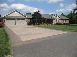 506 Niston Ln, Mount Airy, NC 27030