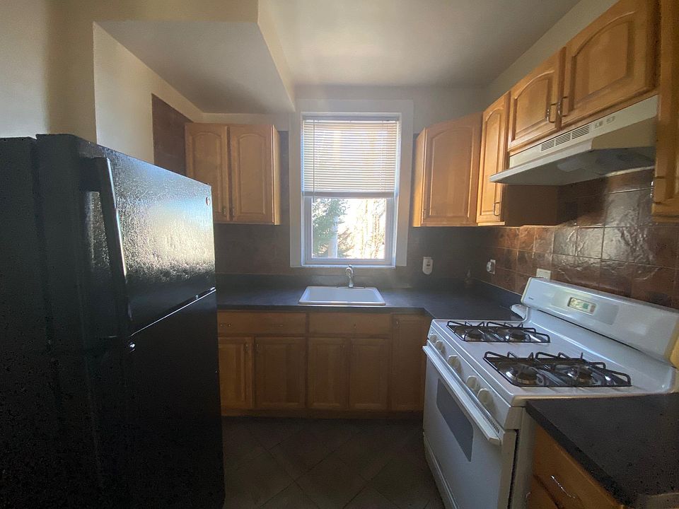 1st image of 141 Park Hill Ave APT 1